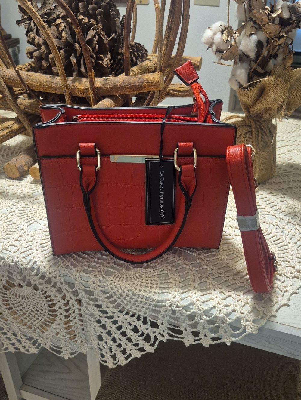 La Terre Fashion Red Croc-Texture Satchel with Detachable Strap